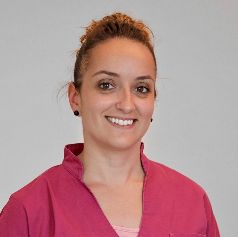 Cristiana Alves, Dentalassistentin seit 2009